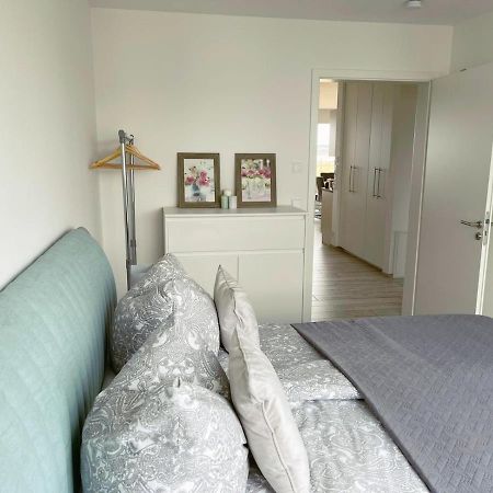 Exklusives Apartment mit Blick auf den See Grossraeschen Exterior foto