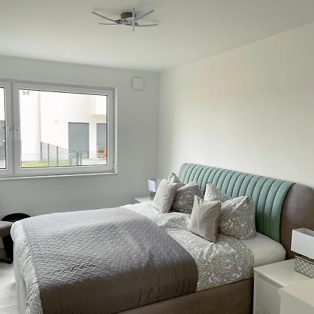 Exklusives Apartment mit Blick auf den See Grossraeschen Exterior foto