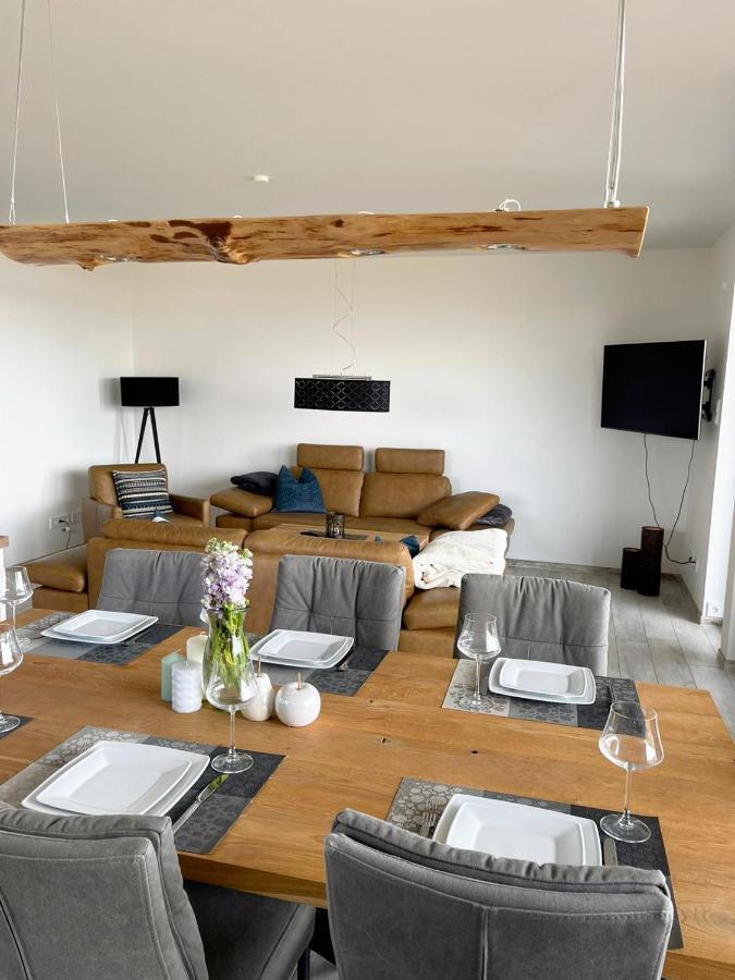 Exklusives Apartment mit Blick auf den See Grossraeschen Exterior foto